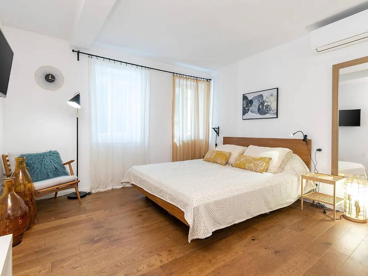 Stylish Studio Apartment By Irundo Rovinj