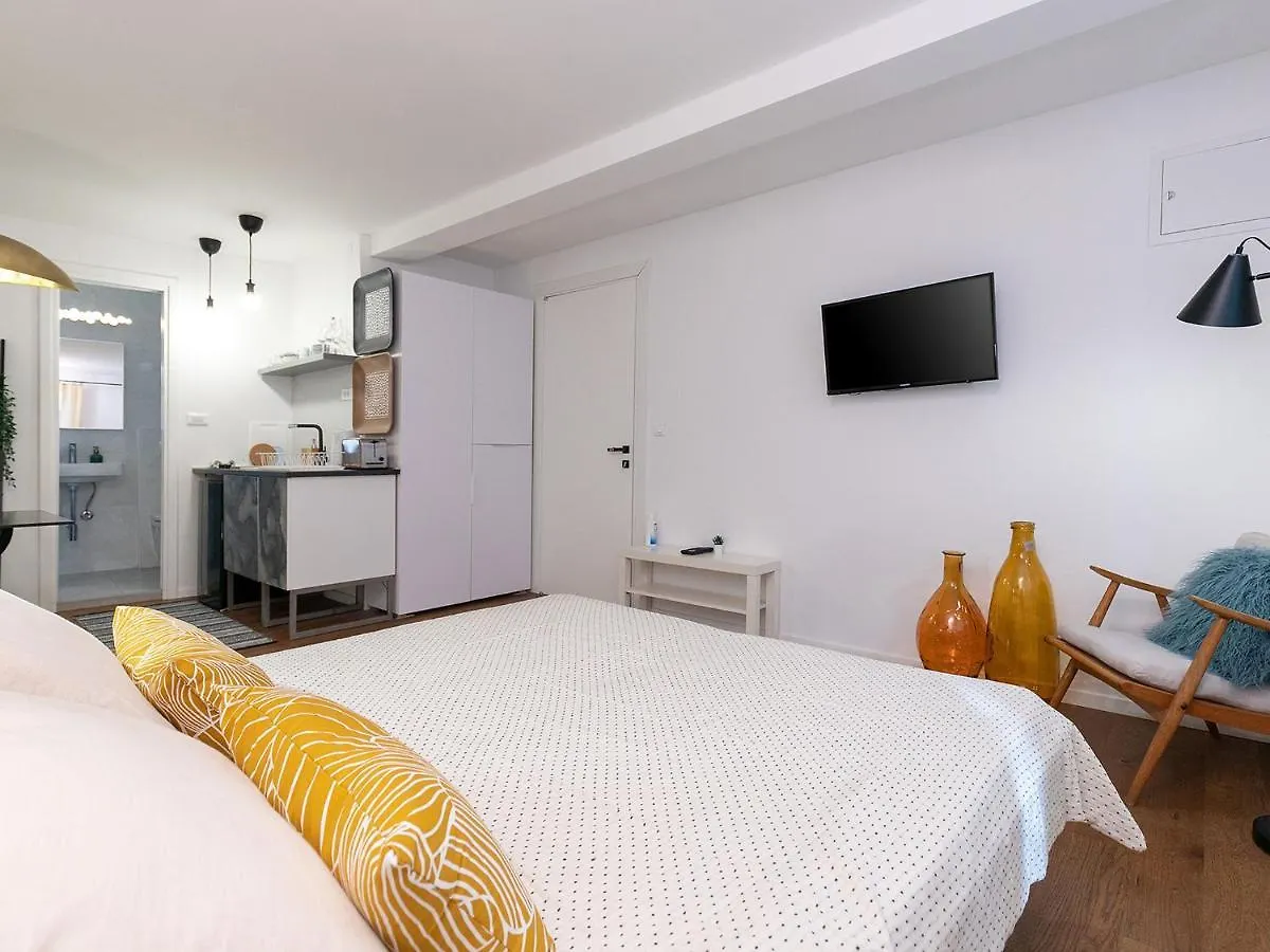 Stylish Studio Apartment By Irundo Rovinj