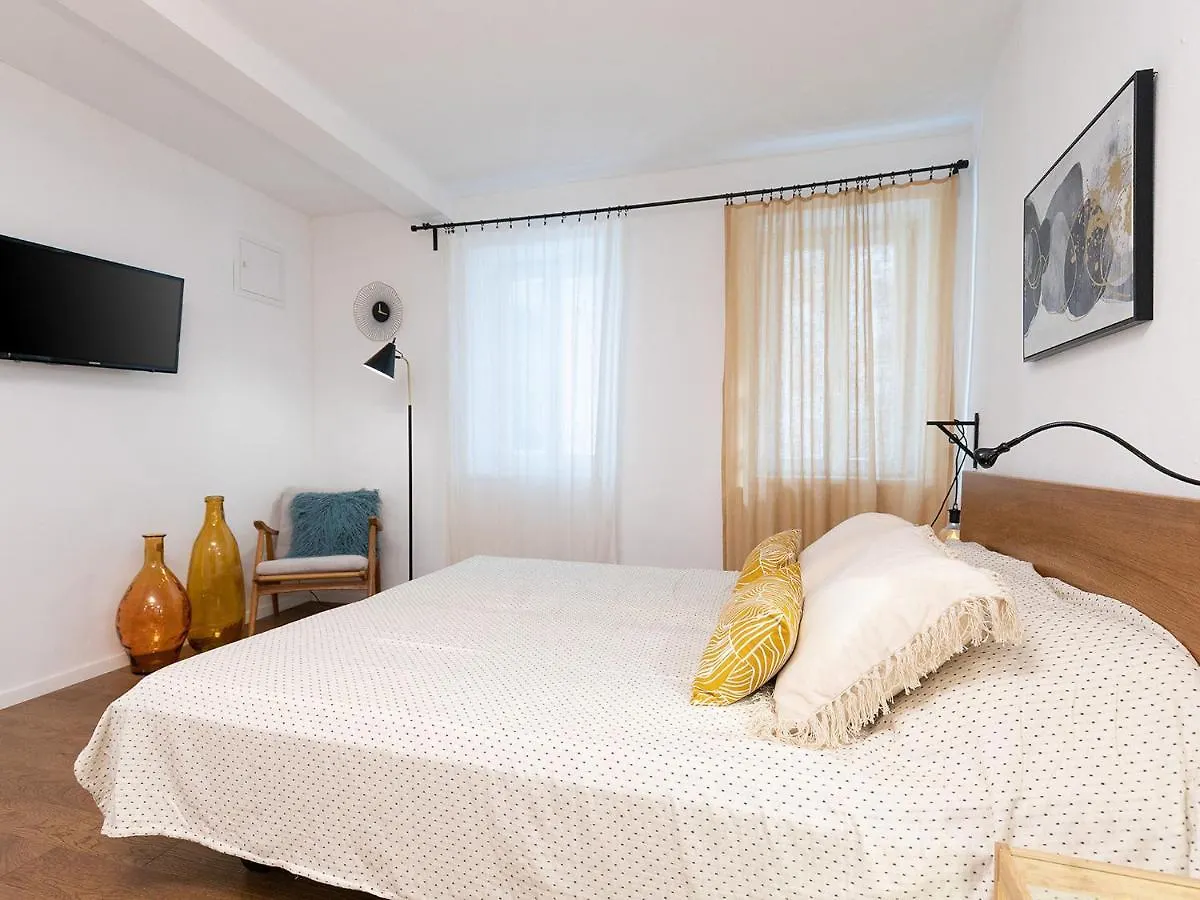 Stylish Studio Apartment By Irundo Rovinj
